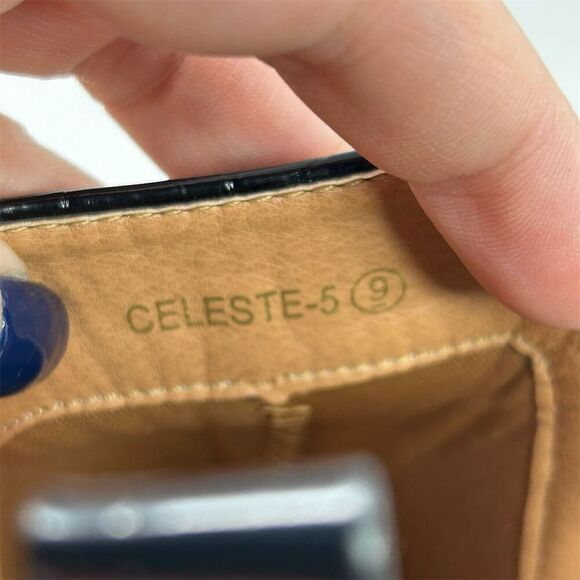 Mata Black Crocodile Side Split Pointy Toe Chunky Stacked Heel Booties Size 9 - Picture 12 of 12